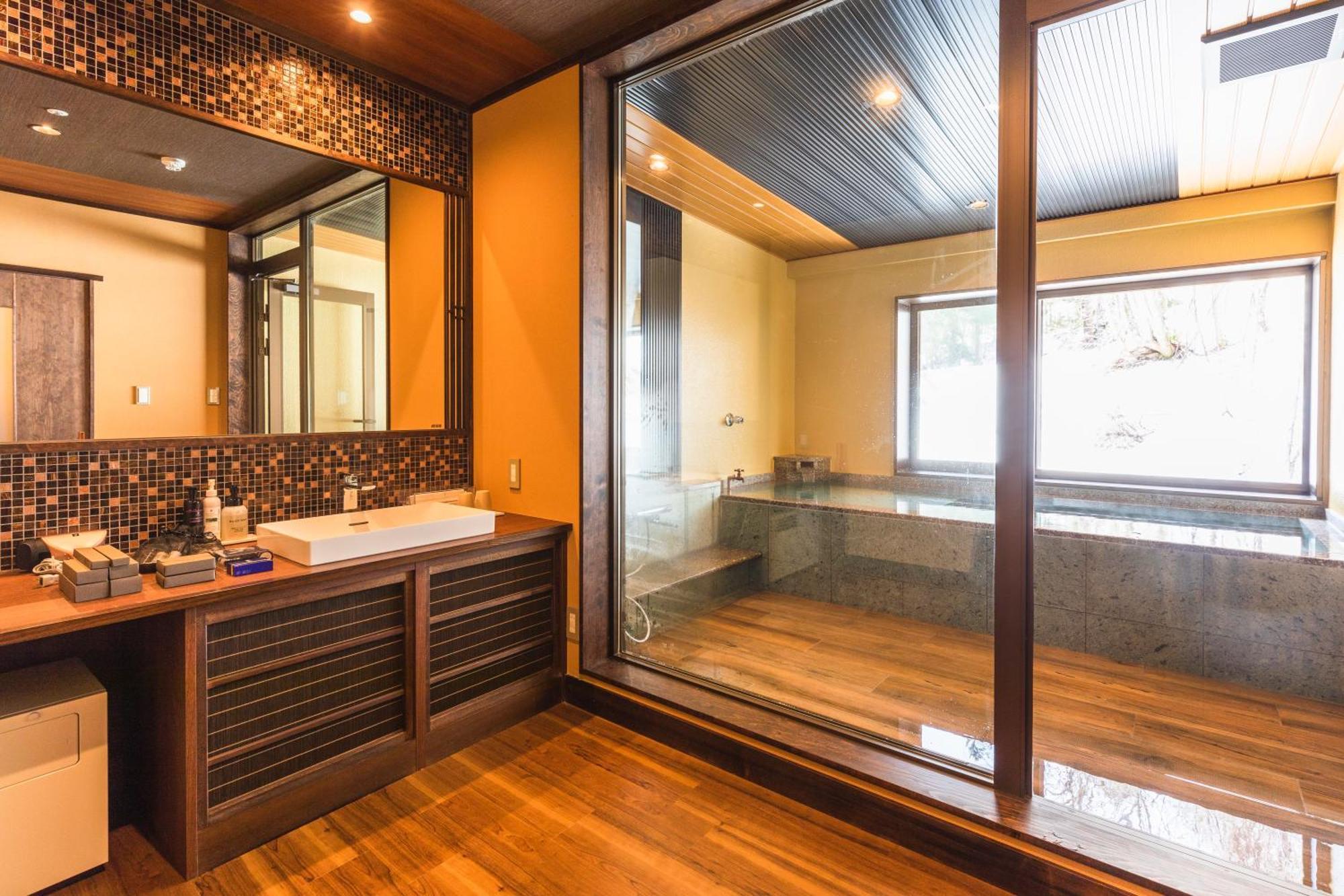 Tsuta Onsen Ryokan تووادا الغرفة الصورة